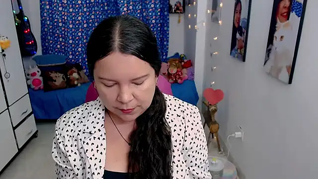 Snapshot of claryssa_ chatting on 8, 3, 2026 claryssa online show from 8, 3, 2026