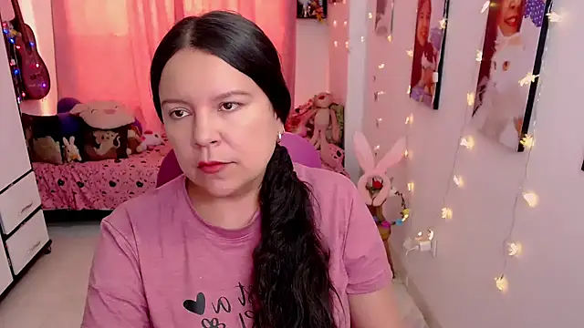 Snapshot of claryssa_ chatting on 8, 4, 2026 claryssa online show from 8, 4, 2026