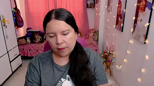 Snapshot of claryssa_ chatting on 2, 5, 2026 claryssa online show from 2, 5, 2026