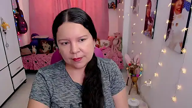 Snapshot of claryssa_ chatting on 6, 5, 2026 claryssa online show from 6, 5, 2026