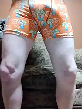 Hugebwc102 online show from 15, 12, 2025