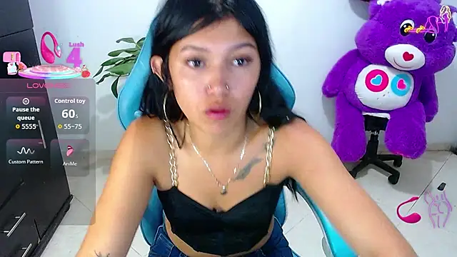 Snapshot of emily_rosse04 chatting on 6, 4, 2026 emily rosse04 online show from 6, 4, 2026