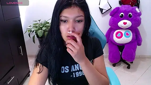 Snapshot of emily_rosse04 chatting on 16, 4, 2026 emily rosse04 online show from 16, 4, 2026