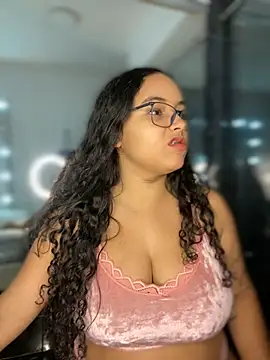 Snapshot of CurlyGirl_1 chatting on 5, 12, 2024 CurlyGirl 1 online show from 5, 12, 2024