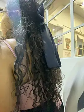 Snapshot of CurlyGirl_1 chatting on 7, 12, 2024 CurlyGirl 1 online show from 7, 12, 2024