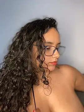 Snapshot of CurlyGirl_1 chatting on 25, 12, 2024 CurlyGirl 1 online show from 25, 12, 2024