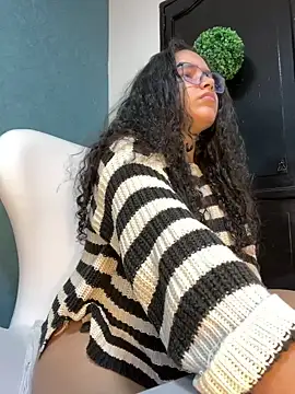 Snapshot of CurlyGirl_1 chatting on 18, 2, 2025 CurlyGirl 1 online show from 18, 2, 2025
