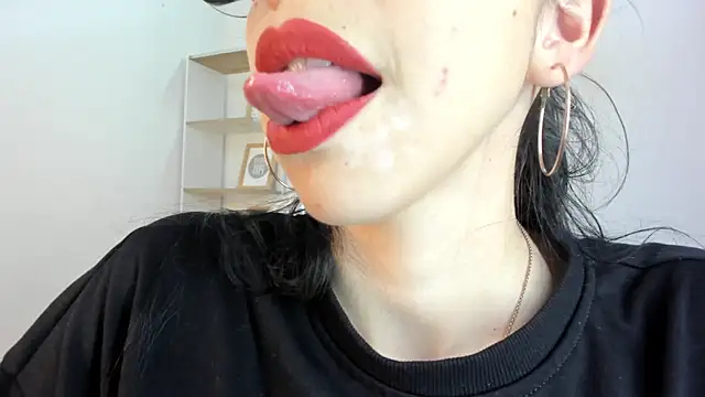 Snapshot of Katty_mouth chatting on 8, 10, 2025 Katty mouth online show from 8, 10, 2025