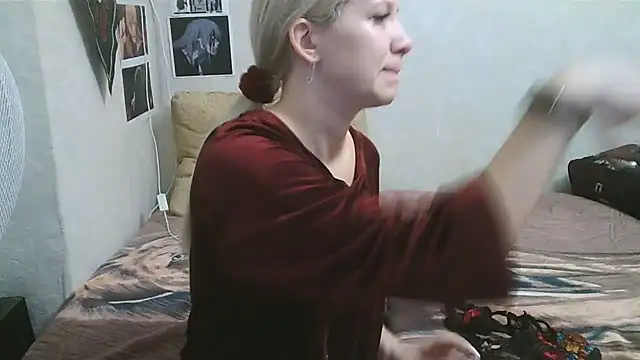Snapshot of -GoldenGirl- chatting on 6, 2, 2025 -GoldenGirl- online show from 6, 2, 2025