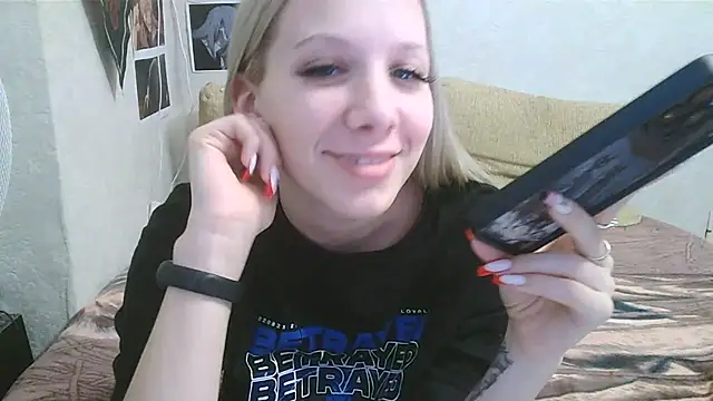 Snapshot of -GoldenGirl- chatting on 5, 3, 2025 -GoldenGirl- online show from 5, 3, 2025