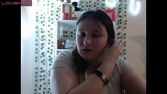 Snapshot of Light_Luna chatting on 12, 1, 2025 Light Luna online show from 12, 1, 2025