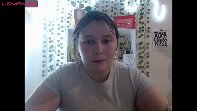 Snapshot of Light_Luna chatting on 14, 1, 2025 Light Luna online show from 14, 1, 2025