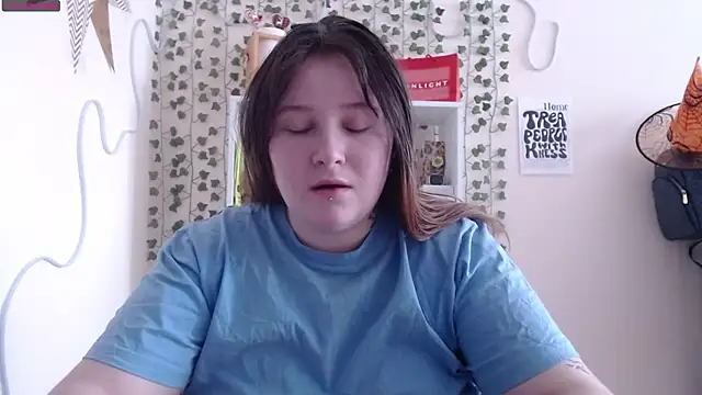 Snapshot of Light_Luna chatting on 17, 1, 2025 Light Luna online show from 17, 1, 2025