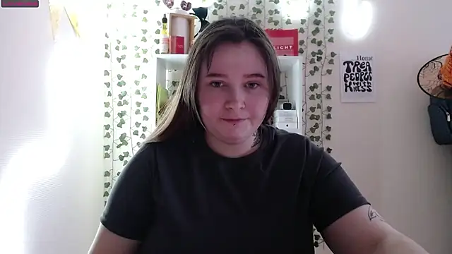 Snapshot of Light_Luna chatting on 21, 1, 2025 Light Luna online show from 21, 1, 2025