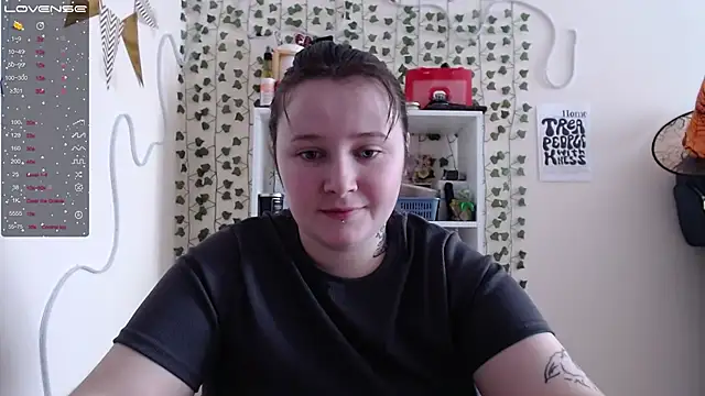 Snapshot of Light_Luna chatting on 1, 2, 2025 Light Luna online show from 1, 2, 2025