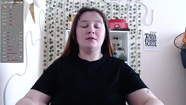 Snapshot of Light_Luna chatting on 4, 2, 2025 Light Luna online show from 4, 2, 2025