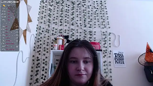 Snapshot of Light_Luna chatting on 6, 2, 2025 Light Luna online show from 6, 2, 2025