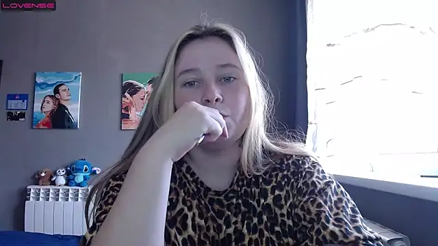 Snapshot of Light_Luna chatting on 18, 9, 2025 Light Luna online show from 18, 9, 2025