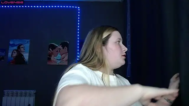 Snapshot of Light_Luna chatting on 11, 10, 2025 Light Luna online show from 11, 10, 2025