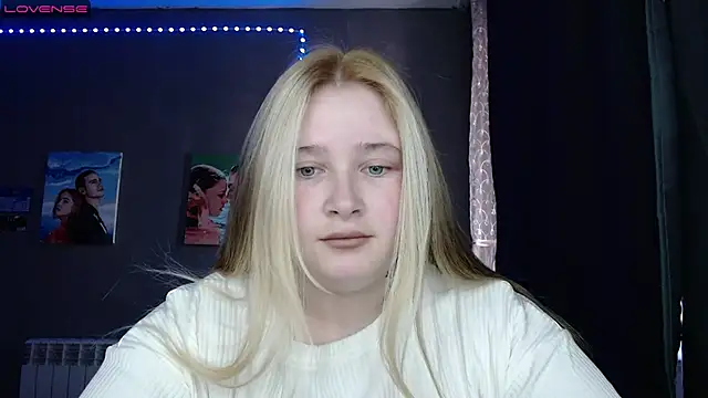 Snapshot of Light_Luna chatting on 19, 10, 2025 Light Luna online show from 19, 10, 2025