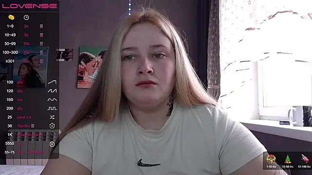 Snapshot of Light_Luna chatting on 26, 10, 2025 Light Luna online show from 26, 10, 2025