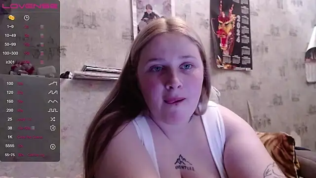 Snapshot of Light_Luna chatting on 27, 10, 2025 Light Luna online show from 27, 10, 2025