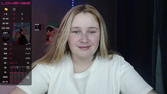 Snapshot of Light_Luna chatting on 1, 11, 2025 Light Luna online show from 1, 11, 2025