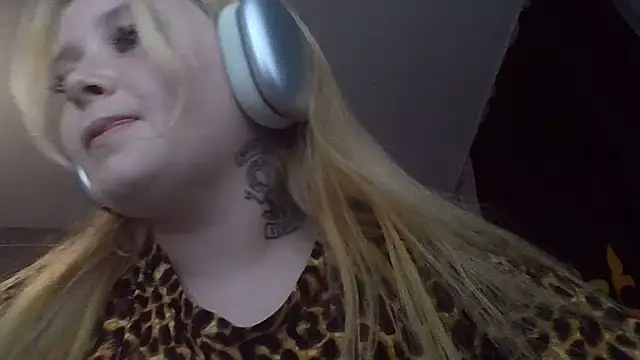 Snapshot of Light_Luna chatting on 16, 7, 2026 Light Luna online show from 16, 7, 2026
