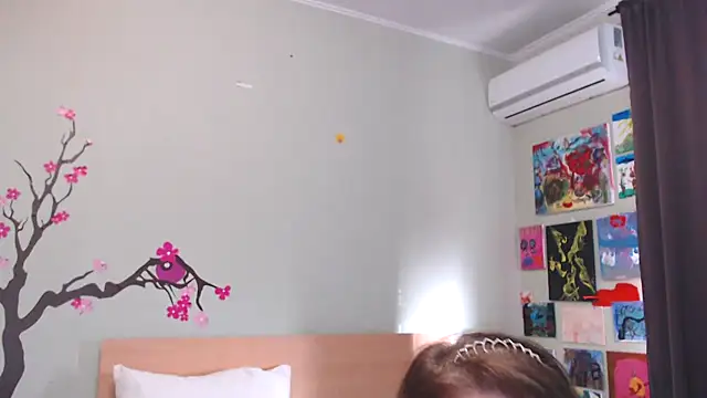 Snapshot of genialwomen chatting on 23, 12, 2024 genialwomen online show from 23, 12, 2024