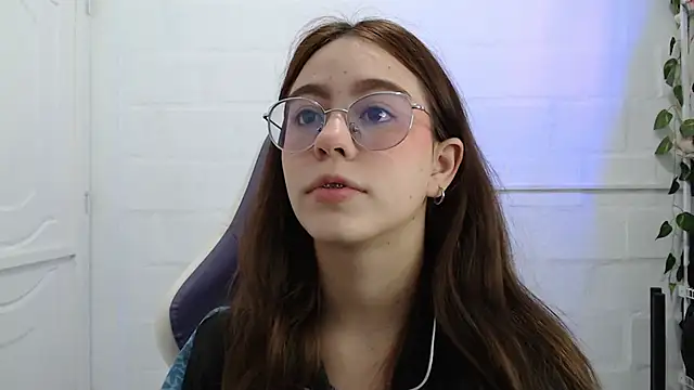 Snapshot of BlairVicent chatting on 3, 10, 2025 BlairVicent online show from 3, 10, 2025