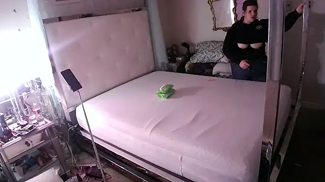 BeckiTooSweet online show from 2, 3, 2025