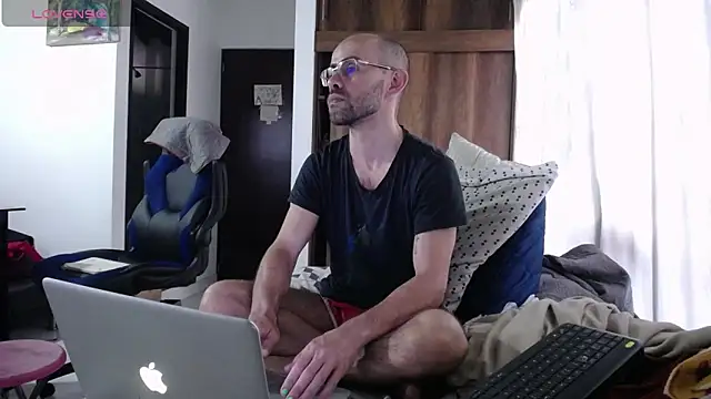 Snapshot of FurryLatinArtist chatting on 2, 1, 2025 FurryLatinArtist online show from 2, 1, 2025