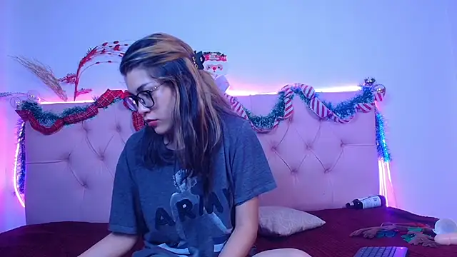 Snapshot of Little_Cuttie_ chatting on 14, 12, 2024 Little Cuttie online show from 14, 12, 2024