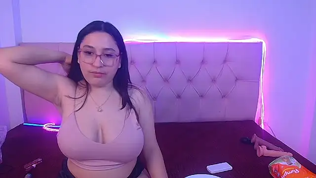 Snapshot of Little_Cuttie_ chatting on 4, 1, 2025 Little Cuttie online show from 4, 1, 2025