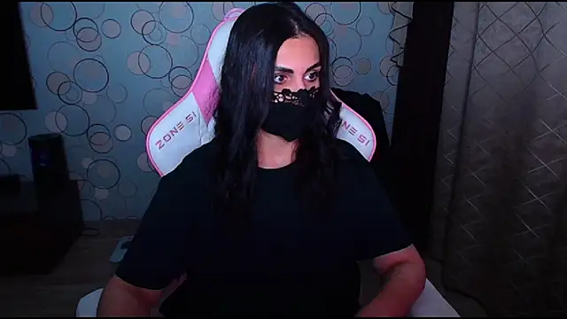 Snapshot of __Yasmina__ chatting on 21, 10, 2025 Yasmina online show from 21, 10, 2025