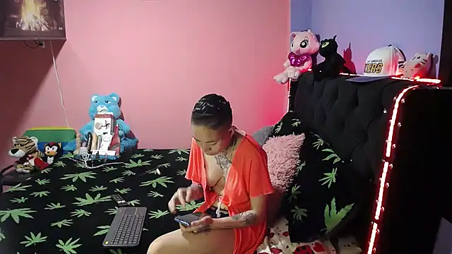 Snapshot of bad_couple_sex chatting on 5, 1, 2025 bad couple sex online show from 5, 1, 2025