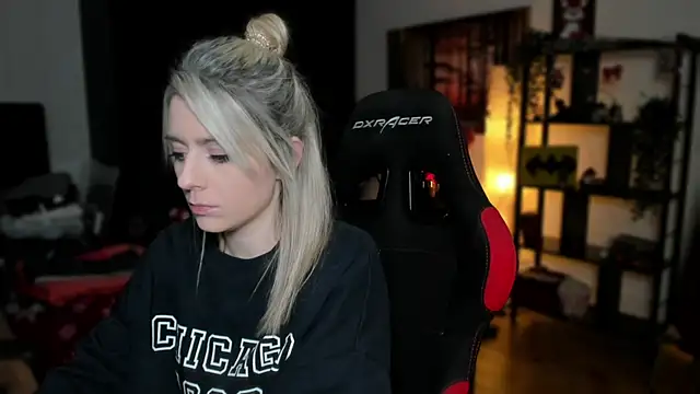 Lisaonthemoon online show from 4, 1, 2025