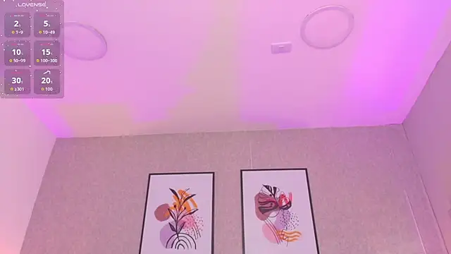 CheneellLorens online show from 9, 10, 2025