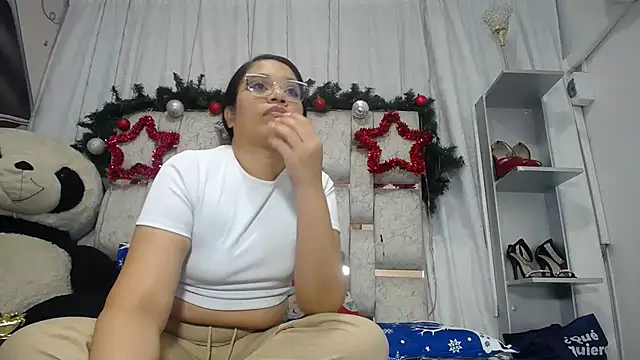 Snapshot of KEYRA-MILLER- chatting on 8, 1, 2026 KEYRA-MILLER- online show from 8, 1, 2026