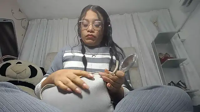 Snapshot of KEYRA-MILLER- chatting on 17, 1, 2026 KEYRA-MILLER- online show from 17, 1, 2026