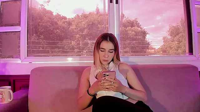 Snapshot of Lezy_ chatting on 1, 10, 2025 Lezy  online show from 1, 10, 2025