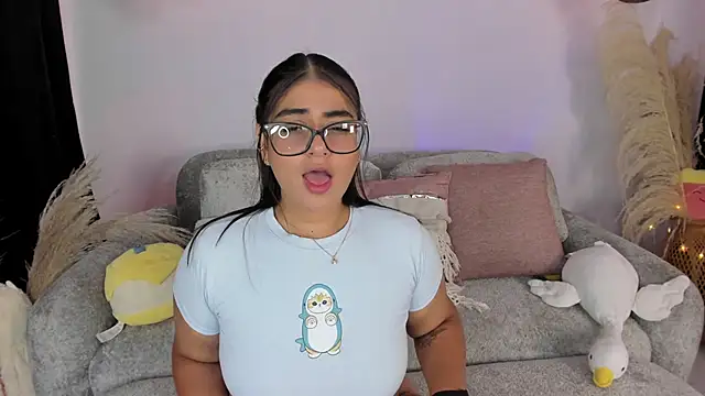 GabyRhodes online show from 8, 11, 2025