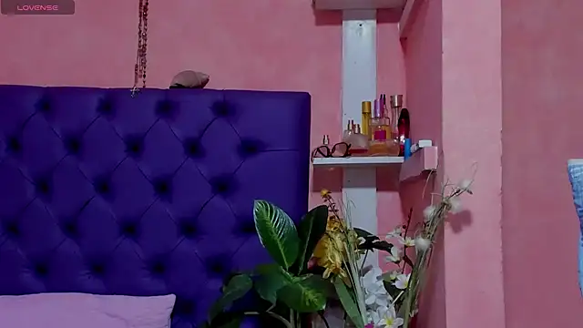 Cloeandtyfanny online show from 6, 1, 2025
