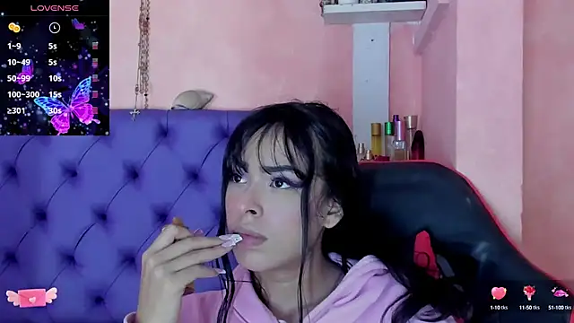 Cloeandtyfanny online show from 9, 1, 2025