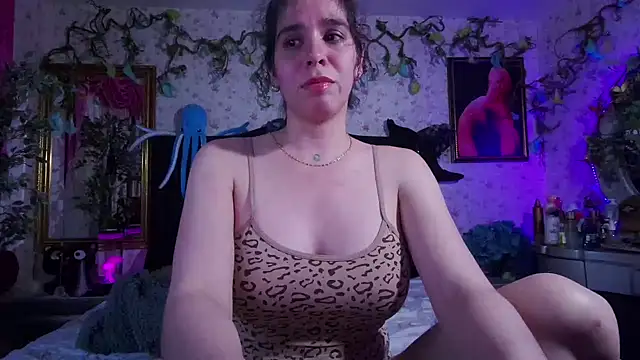 Elizabeth77  online show from 28, 1, 2025