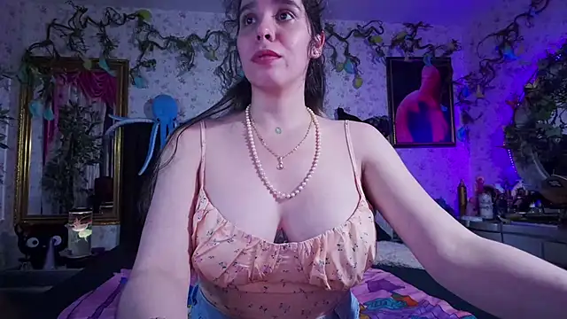 Elizabeth77  online show from 6, 3, 2025