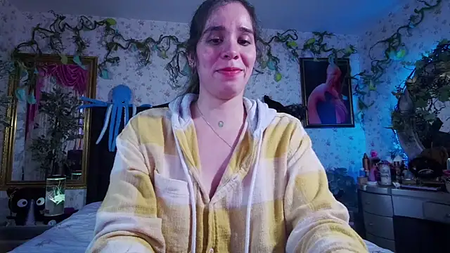 Elizabeth77  online show from 18, 3, 2025