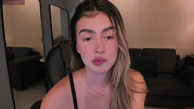 PaulinaSantos  online show from 9, 3, 2025