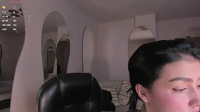 PaulinaSantos  online show from 13, 9, 2025