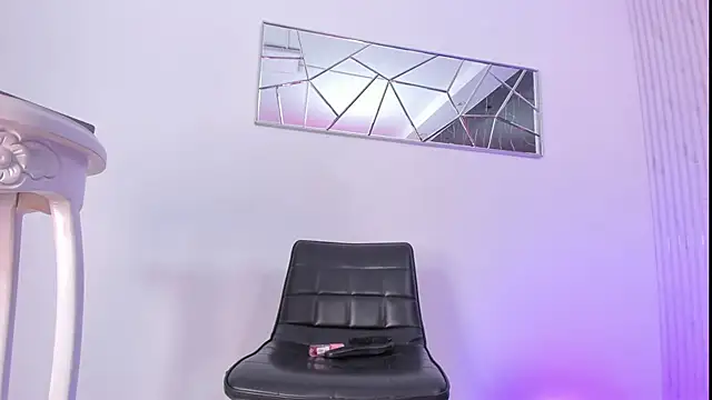 Snapshot of Mell_Saenz chatting on 25, 10, 2025 Mell Saenz online show from 25, 10, 2025